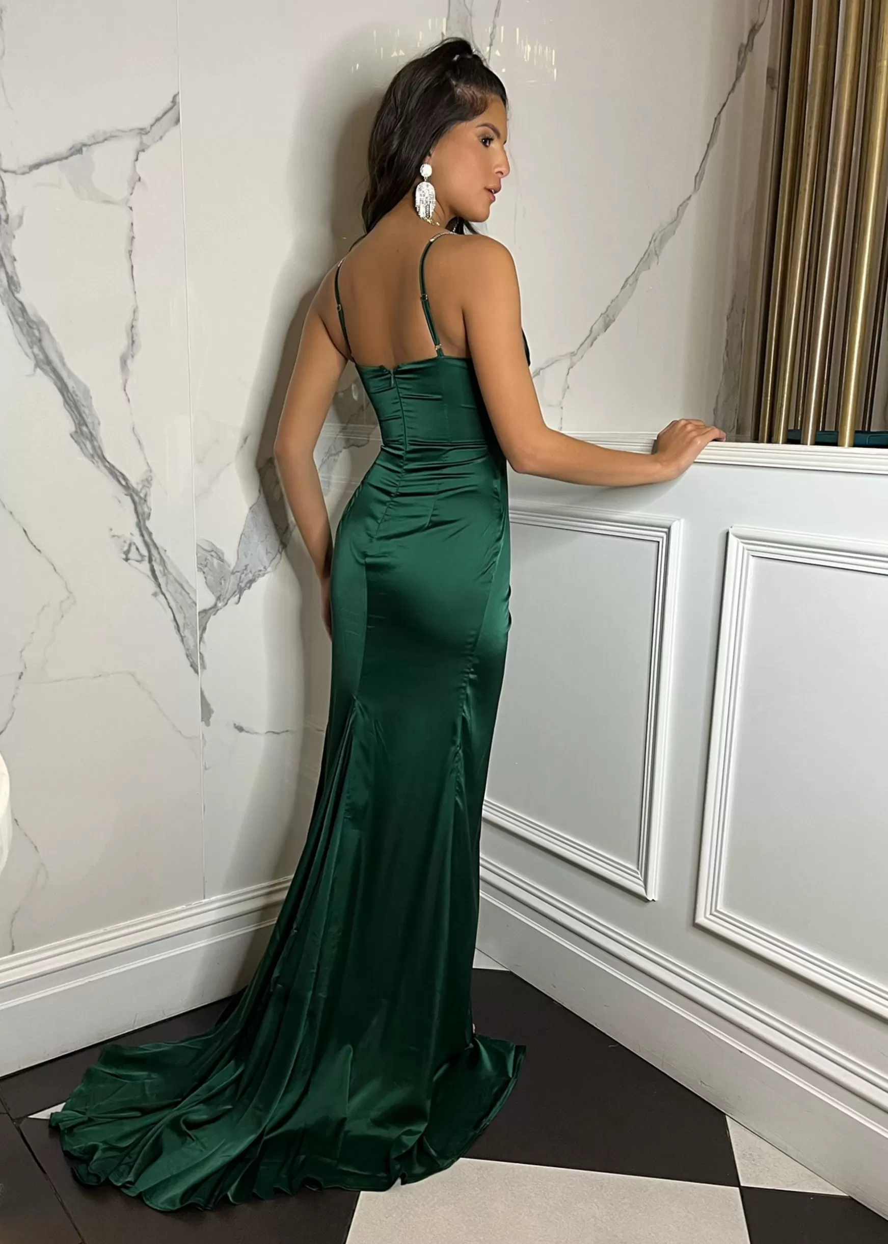 Dressmezee Dresses<Elegant Desire Satin Split Gown - Emerald Green