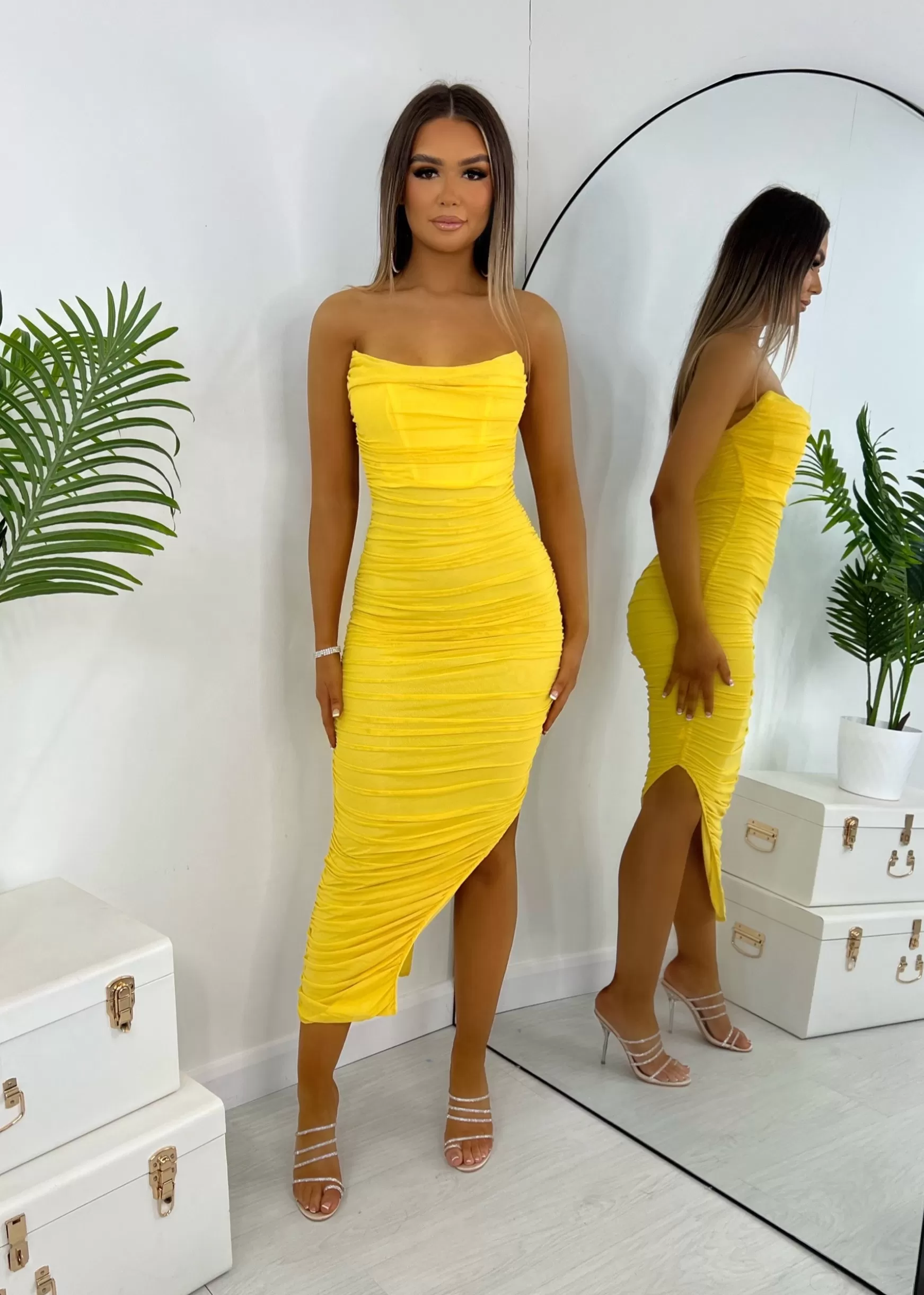 Dressmezee Dresses<Pretty Moment Ruched Midi Dress - Yellow